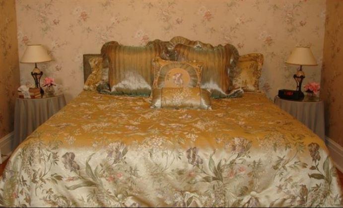 Double Room with Shared Bathroom