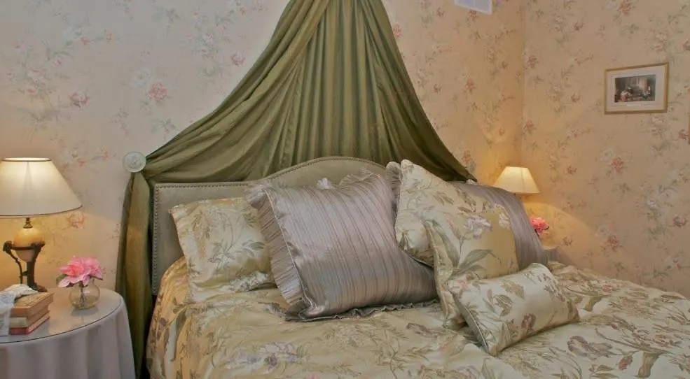 Maplehurst Manor-1