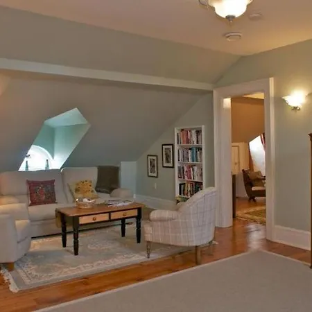 Maplehurst Manor-3